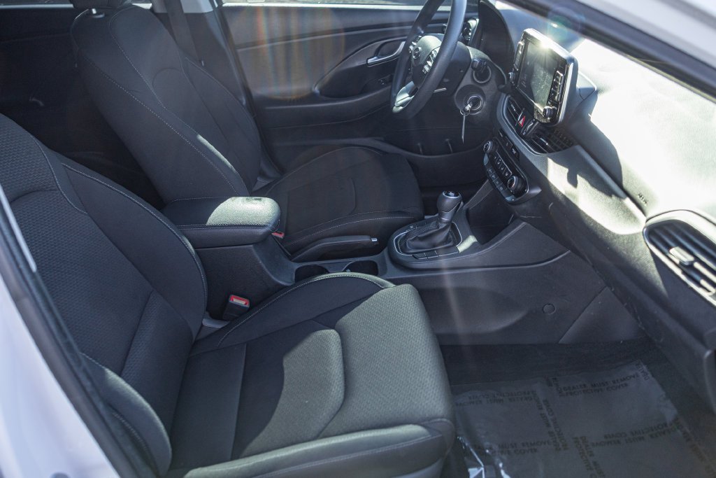 Used 2018 White Hyundai Base image 31