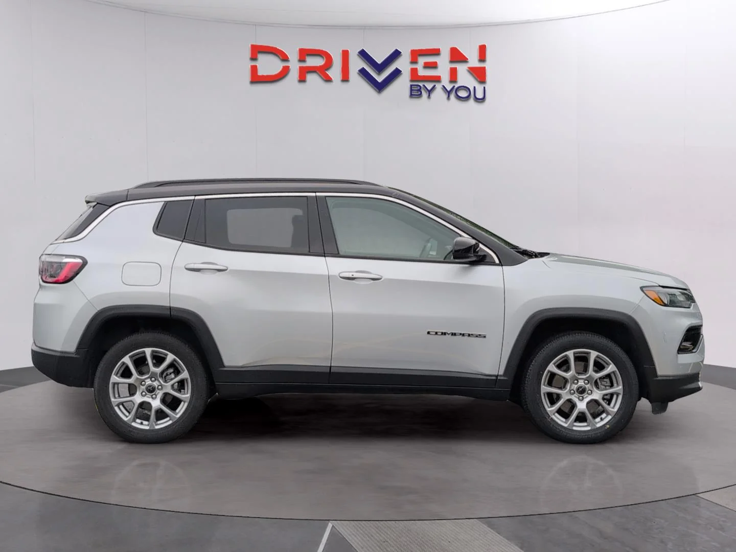 Used 2025 Silver Zynith Metallic Clearcoat Jeep Limited image 6