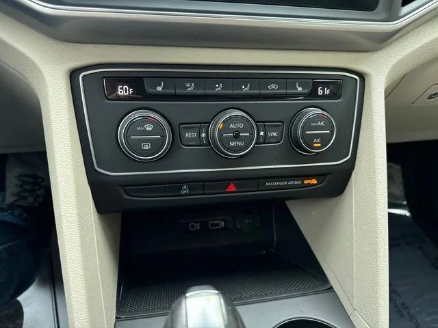 Used 2019 Blue Volkswagen 3.6L V6 SE image 29