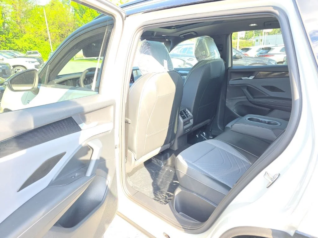 New 2026 Sandstone w/Deep Black Roof Volkswagen 2.0T SE R-Line Black image 26