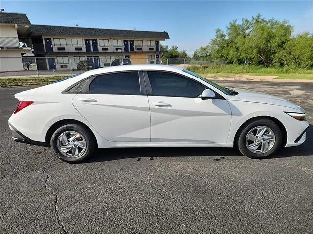 New 2026 Serenity White Pearl Hyundai SE image 5