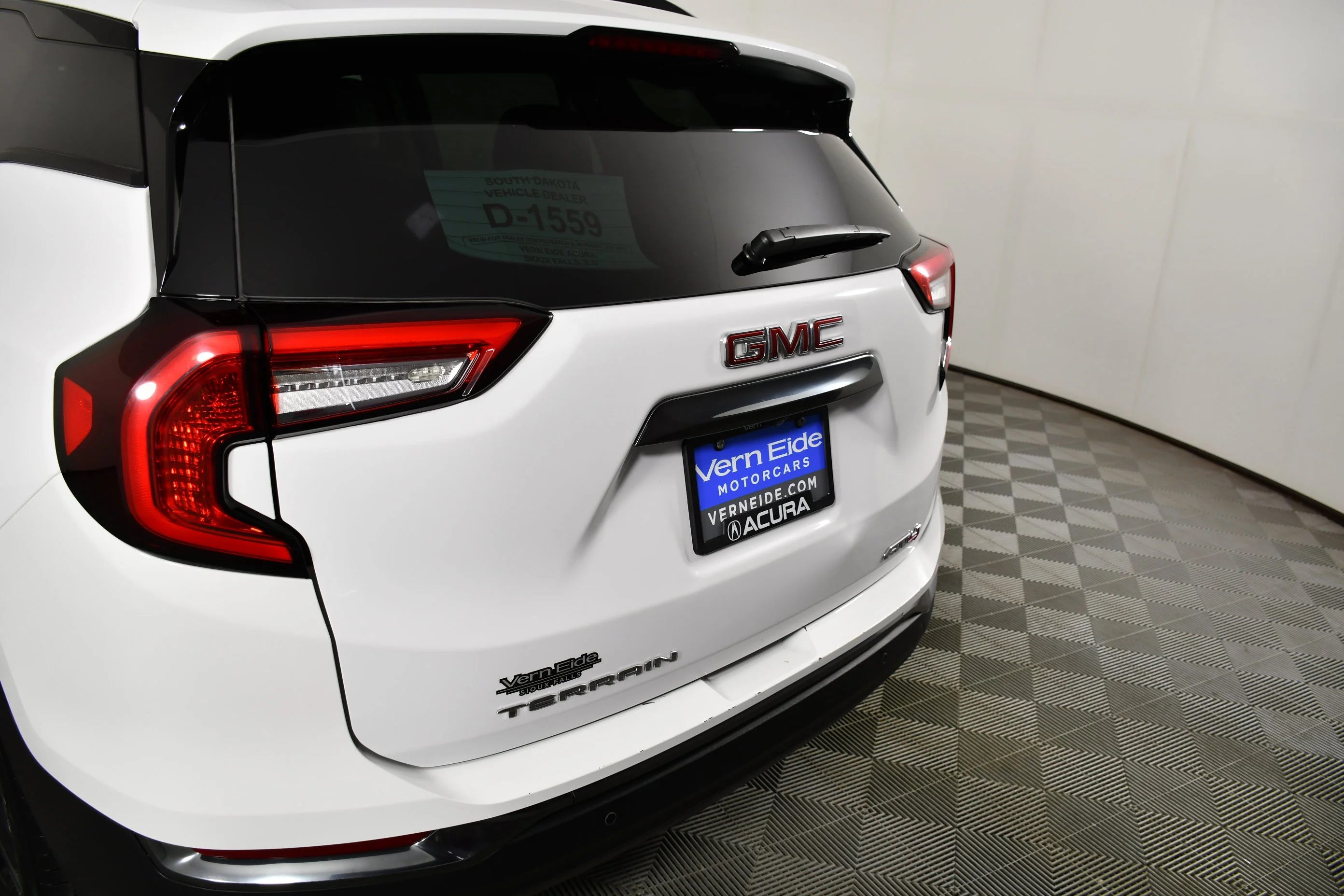 Used 2024 Summit White GMC AT4 image 15