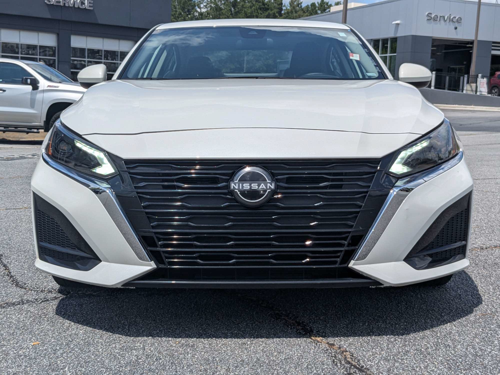 Used 2024 White Nissan 2.5 SV image 7
