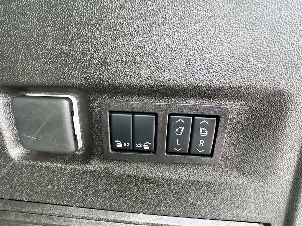 2025 GMC Yukon XL Denali - Photo 39