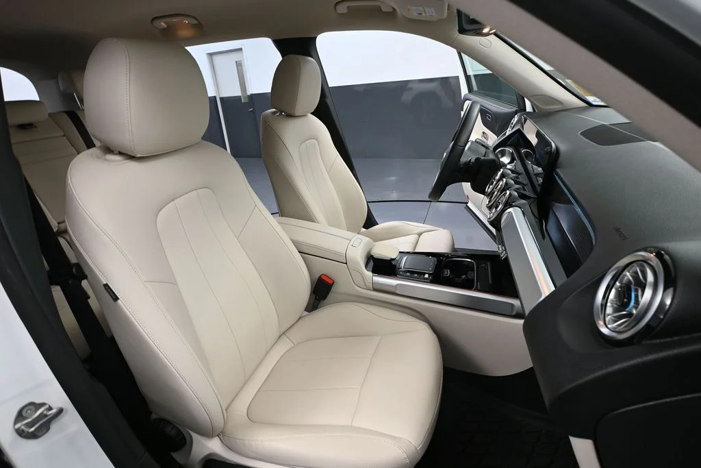 Used 2022 White Mercedes-Benz 300 image 46