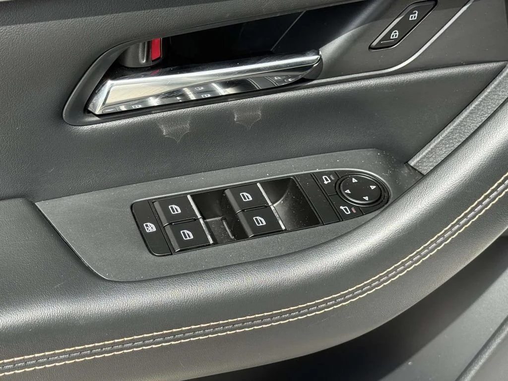 Used 2024 White Mazda Preferred image 30