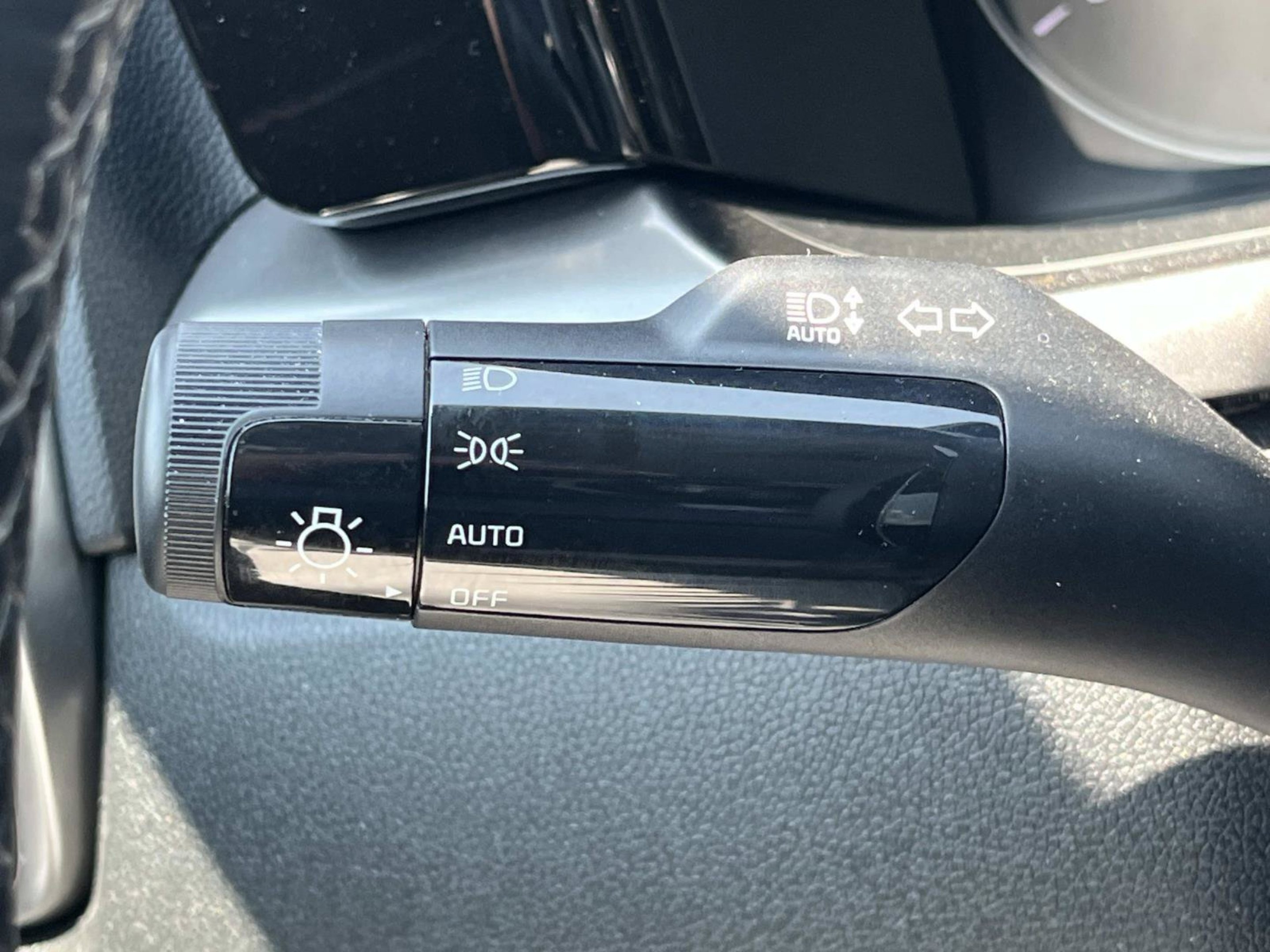 Used 2023 Sapphire Blue Kia S image 36