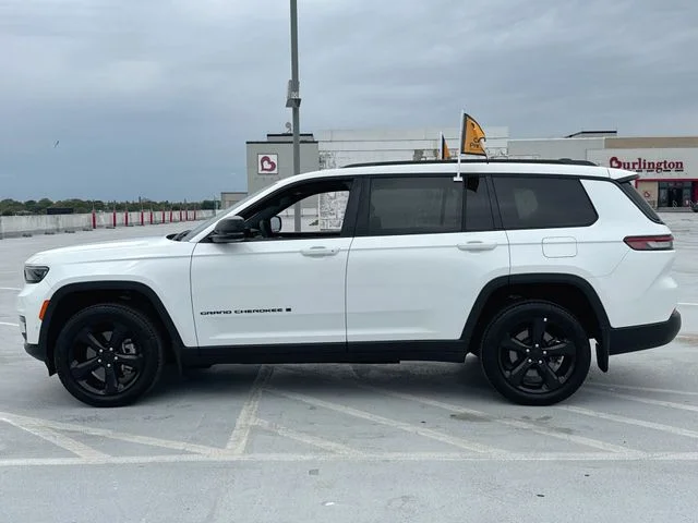 Certified Used 2025 White Jeep Limited image 5
