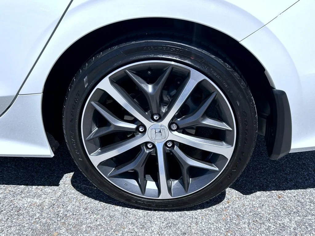 Used 2023 White Honda Touring image 22