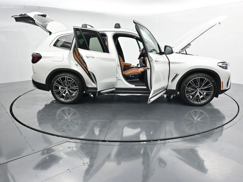 Used 2022 White BMW xDrive30i image 27