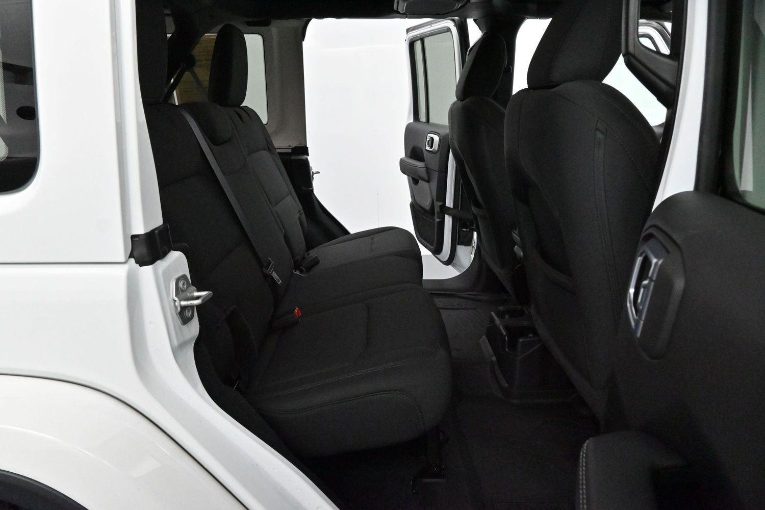Used 2022 Bright White Clearcoat Jeep Unlimited Sahara image 31