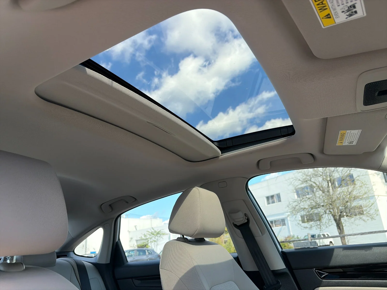 Used 2024 Platinum White Pearl Honda EX image 17