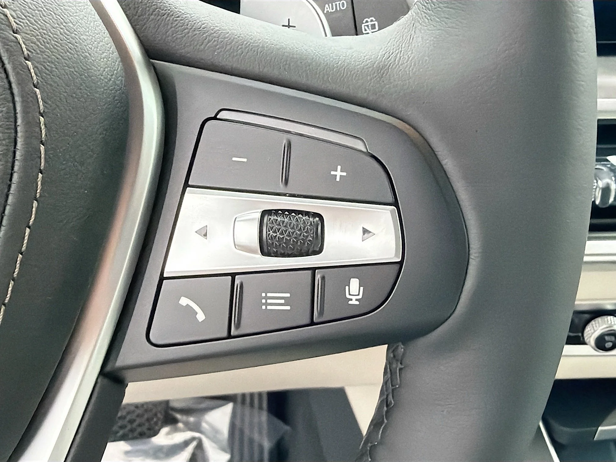 New 2026 Mineral White Metallic BMW xDrive40i image 38