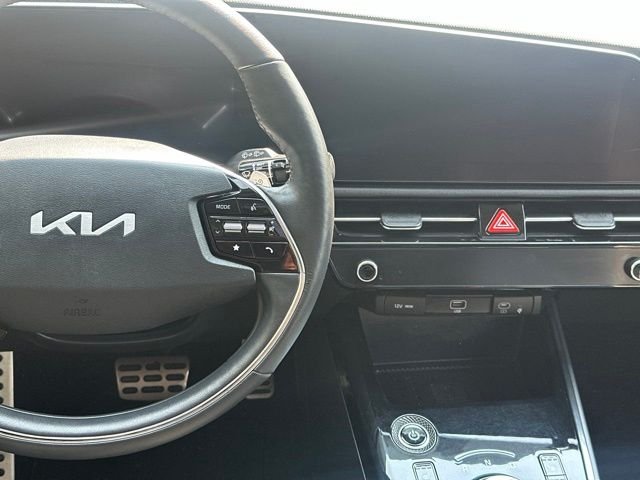 Used 2023 Snow White Pearl Kia Wave image 30