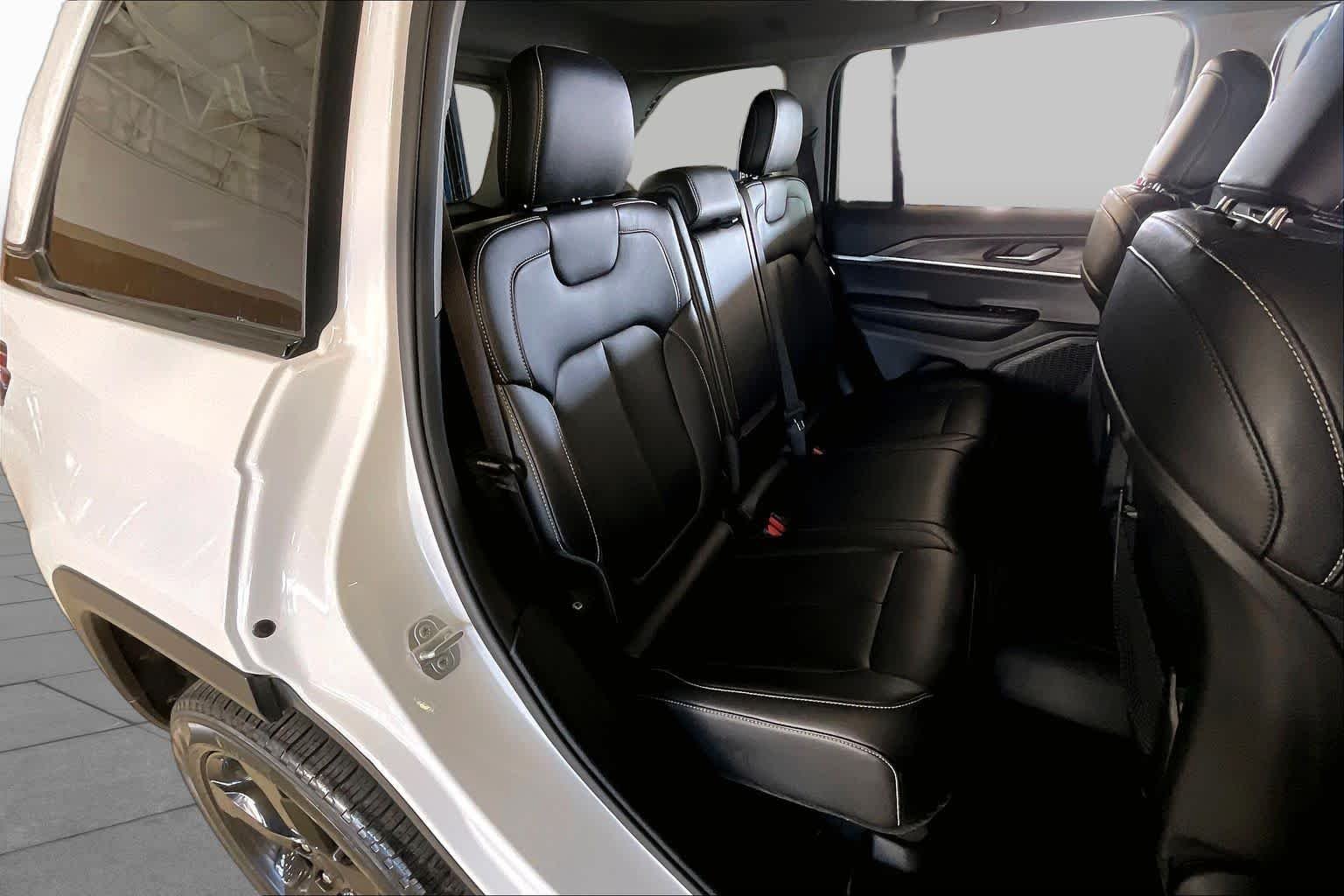Used 2023 Bright White Clearcoat Jeep Limited image 17