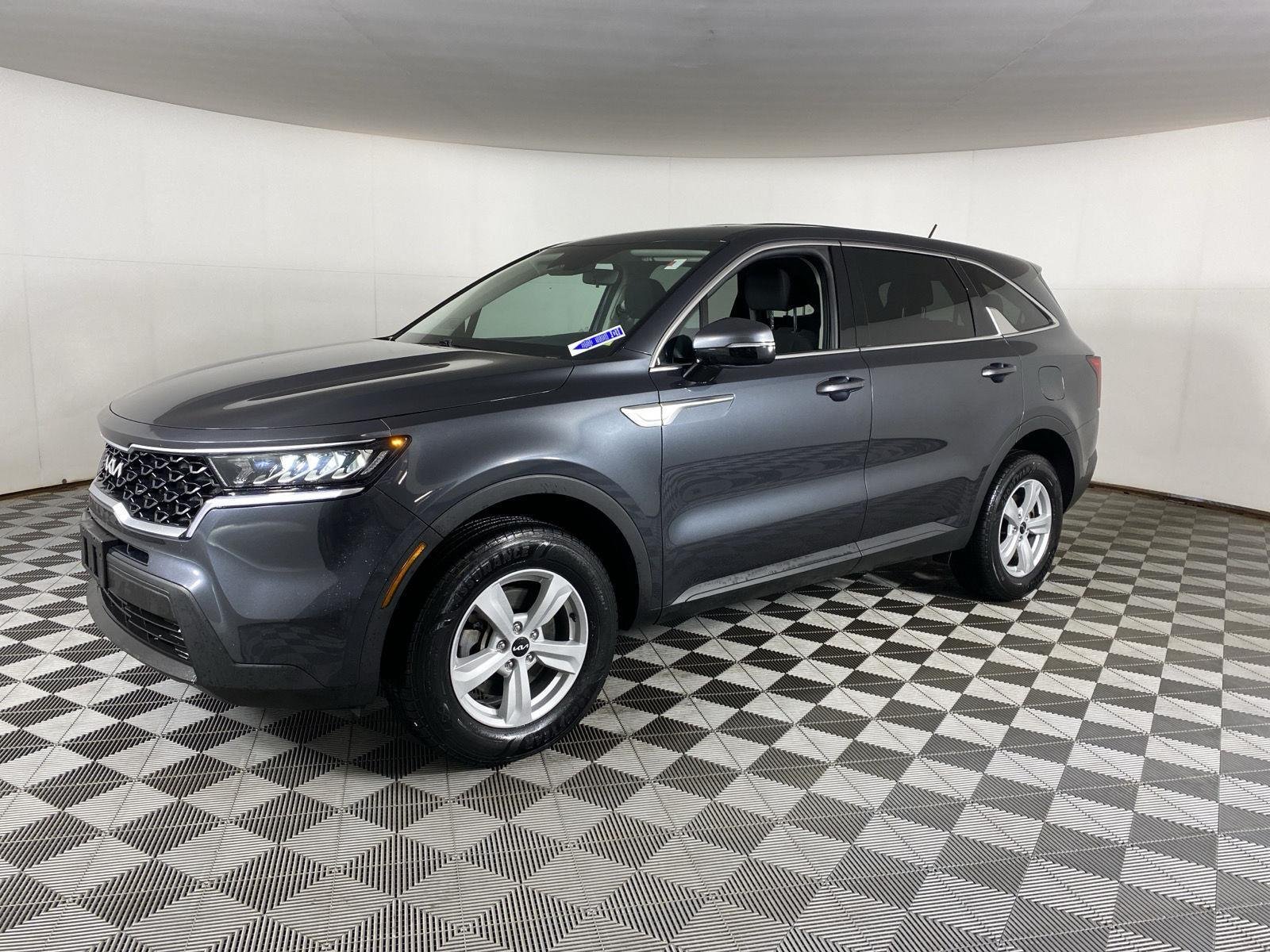 Used 2023 Gravity Gray Kia LX image 8