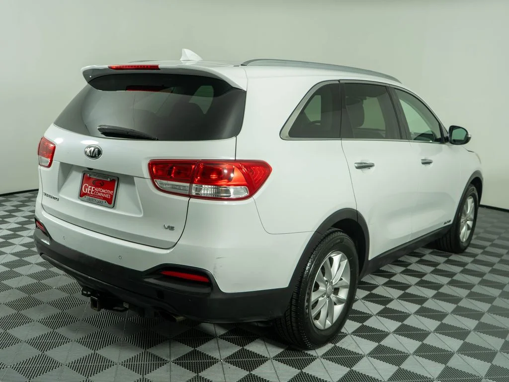 Used 2016 White Kia LX image 6
