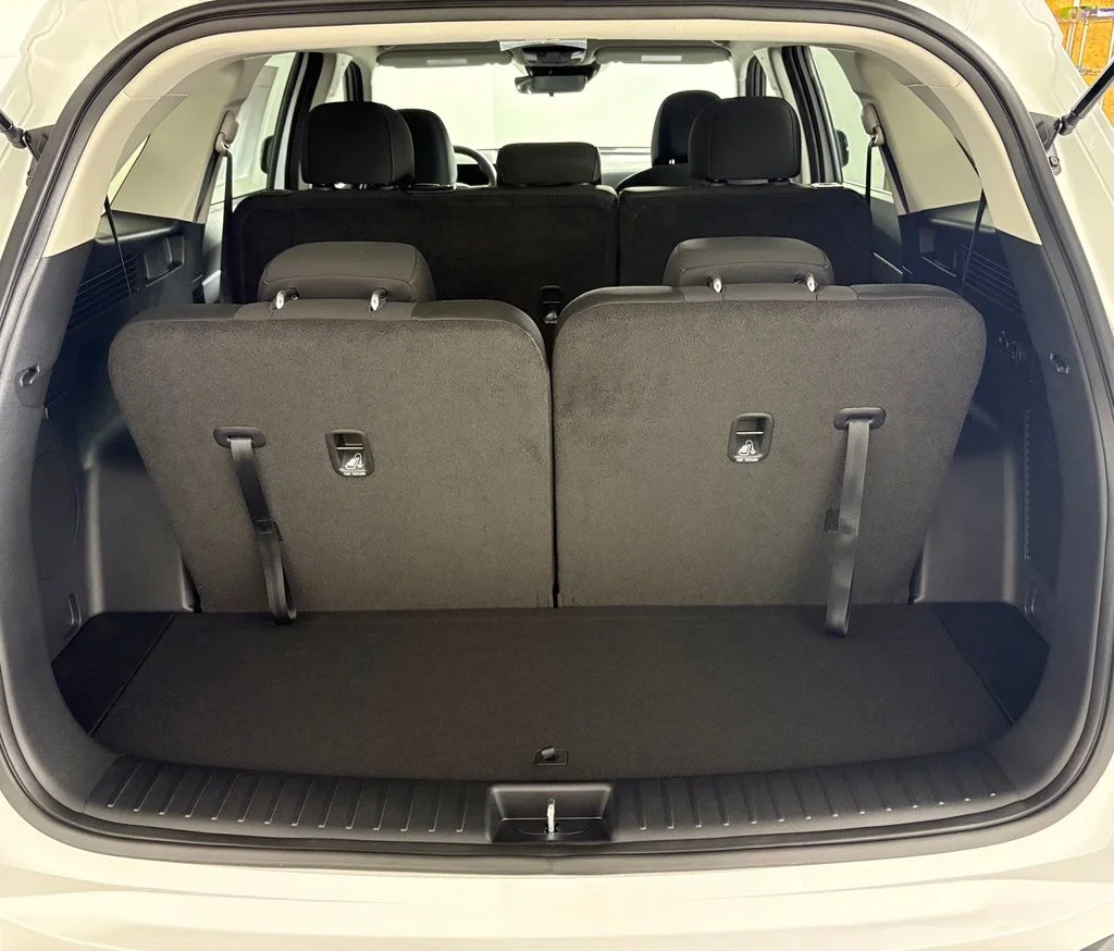 New 2026 Glacial White Pearl Kia LX image 18