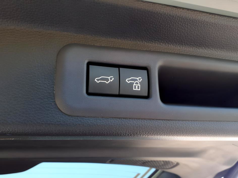 Used 2024 Lunar Toyota Platinum image 6