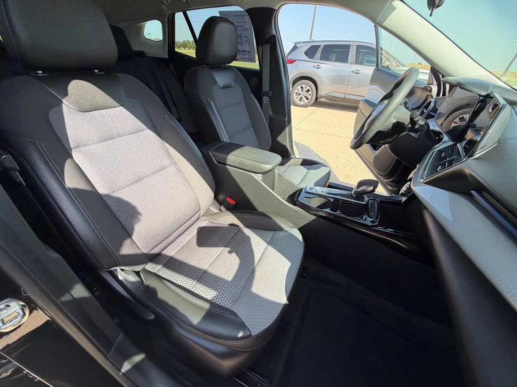Used 2025 Black Chevrolet LT image 27