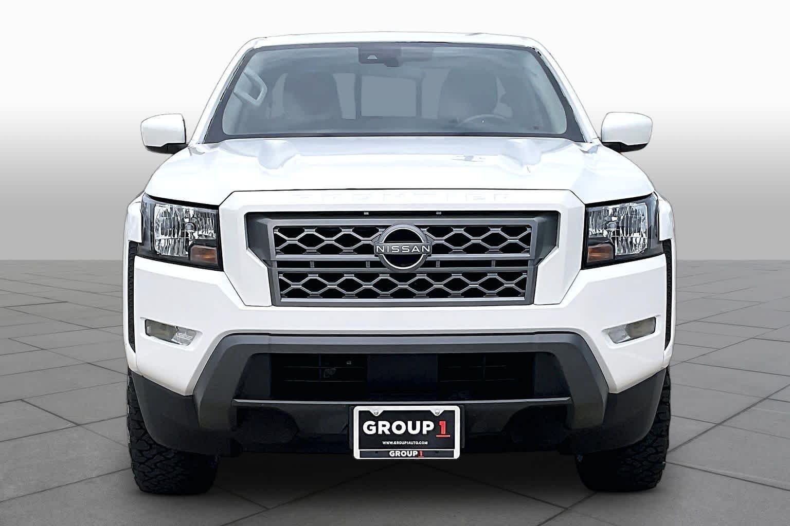 Used 2023 Glacier White Nissan SV image 4