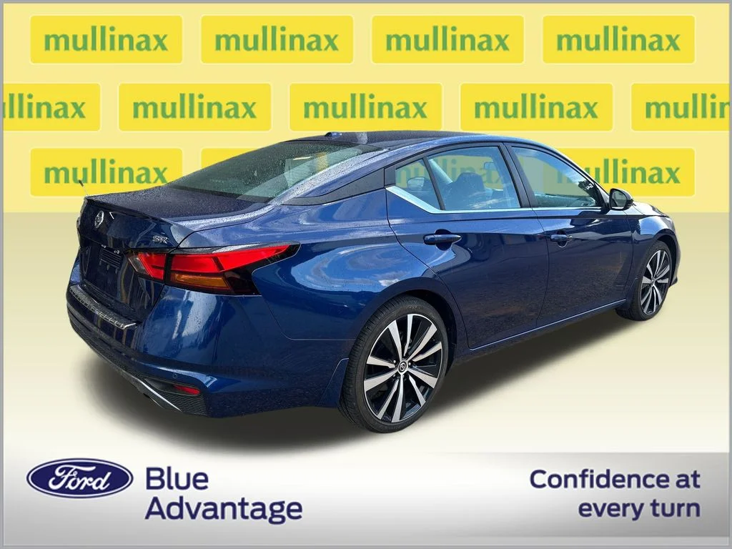 Used 2021 Blue Nissan 2.5 SR image 2