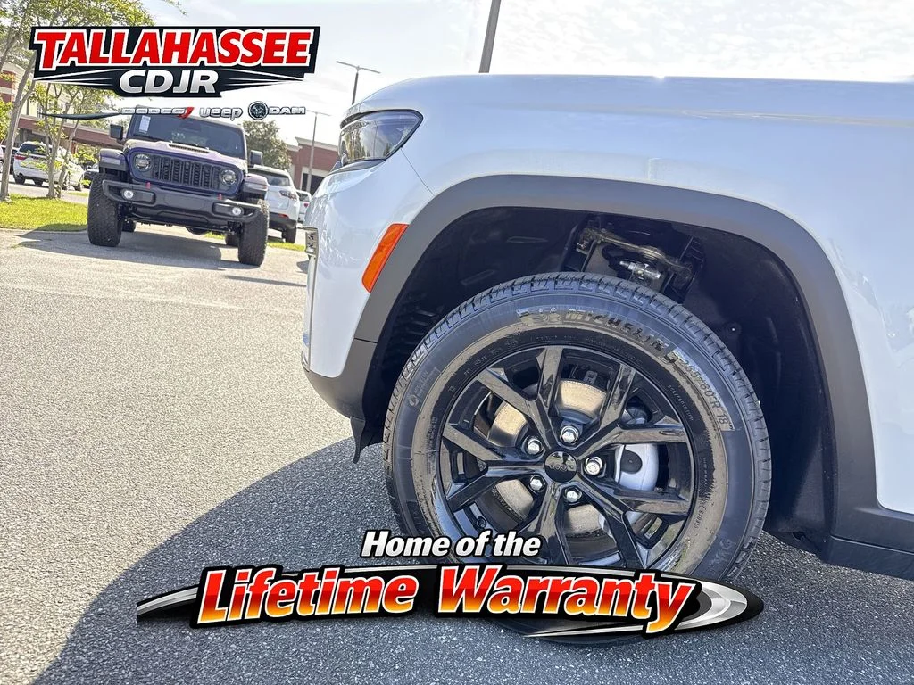 New 2026 Bright White Clear-Coat Exterior Paint Jeep Altitude image 10