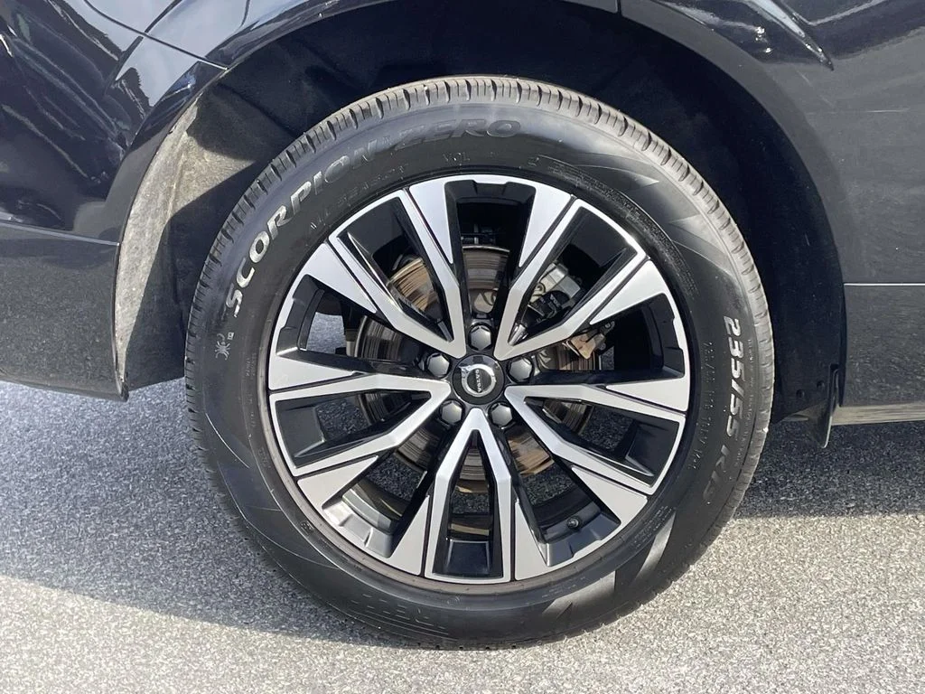 Certified Used 2025 Onyx Black Volvo Core image 31