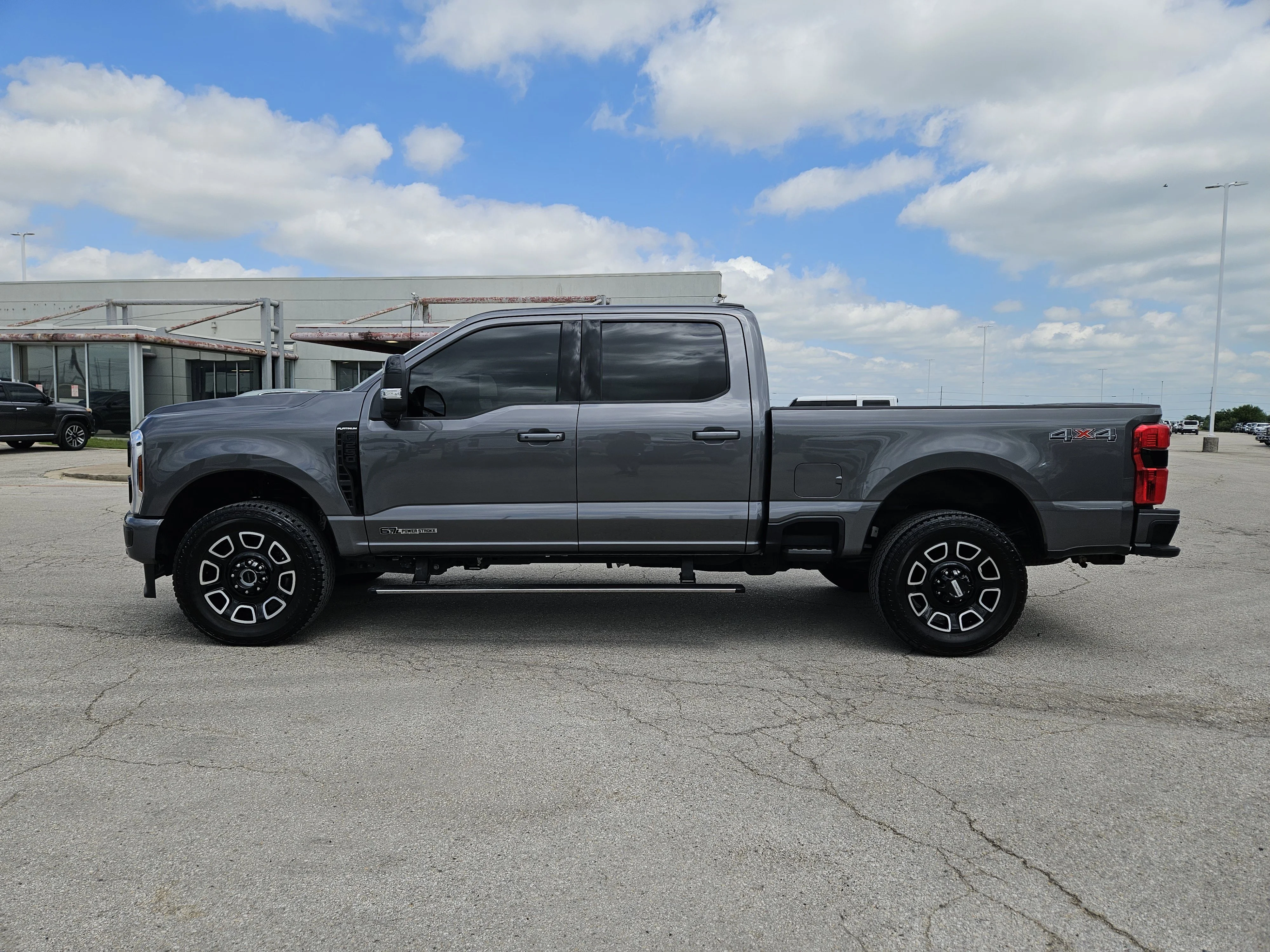 Used 2025  Ford Platinum image 4