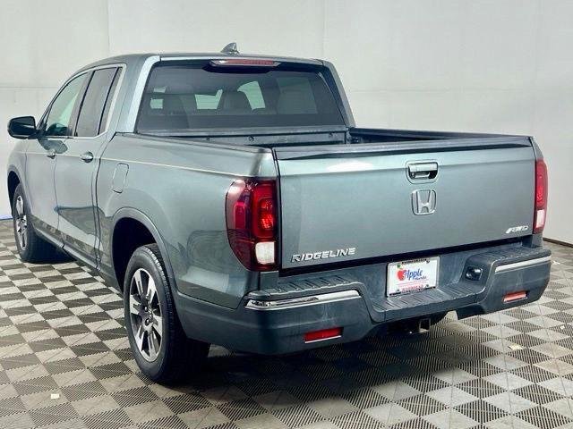 Certified Used 2017 Forest Mist Metallic Honda RTL image 6