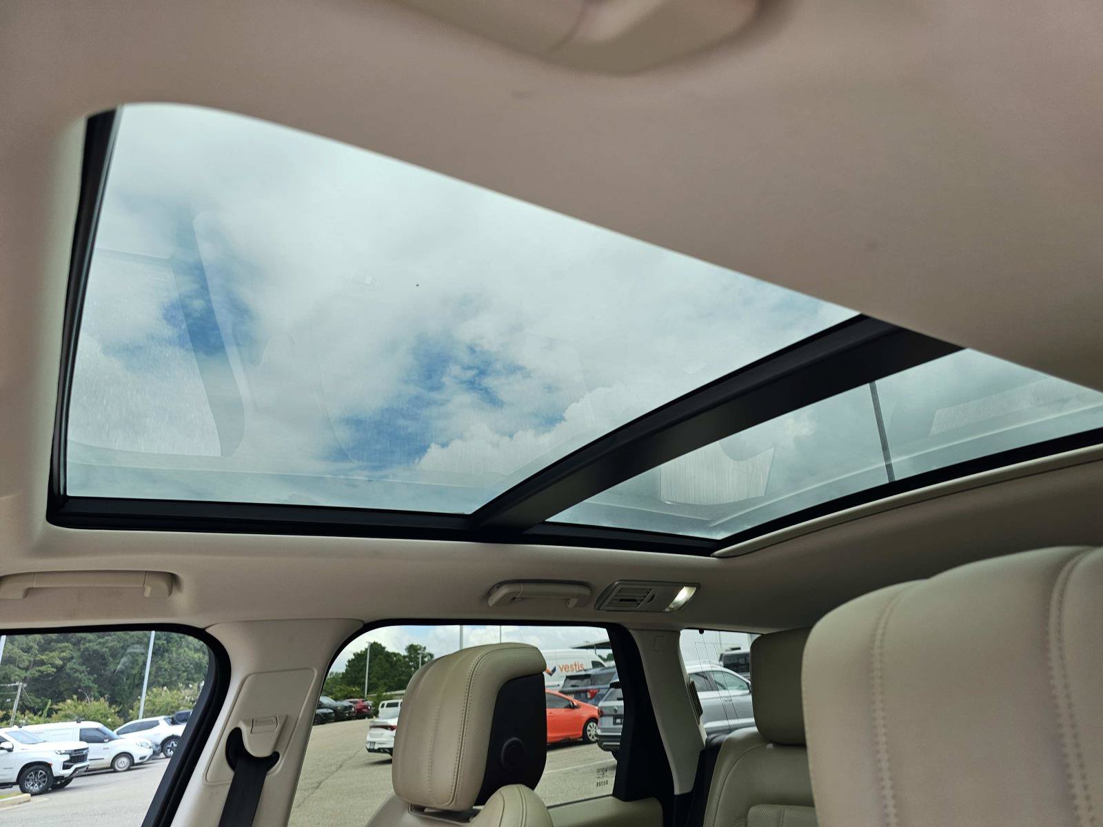 Used 2021 White Land Rover HSE Silver Edition image 18