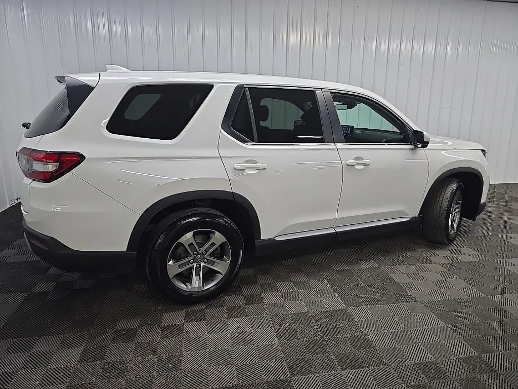 Used 2023  Honda EX-L image 3