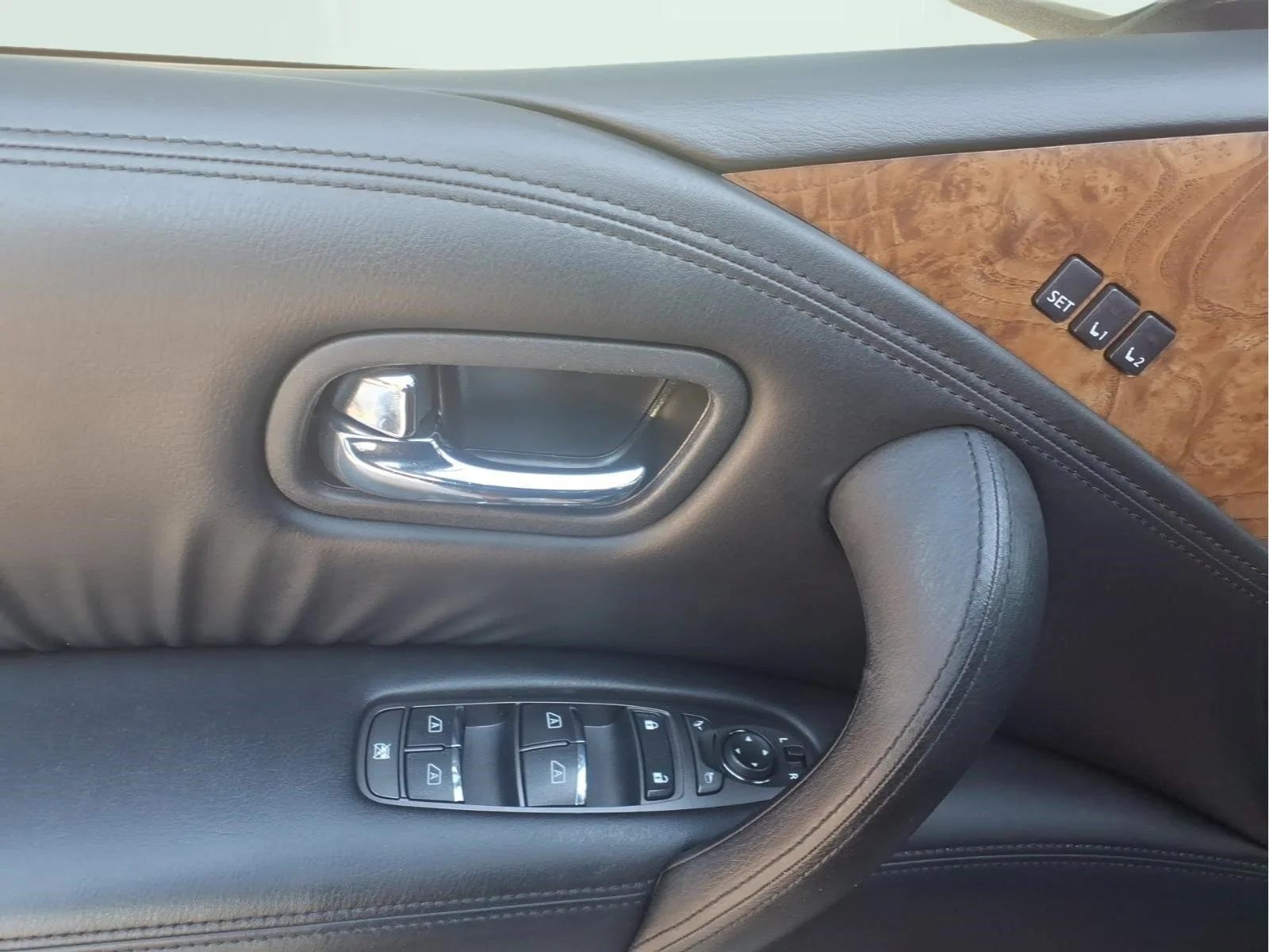 Used 2022 Gray Nissan SL image 8