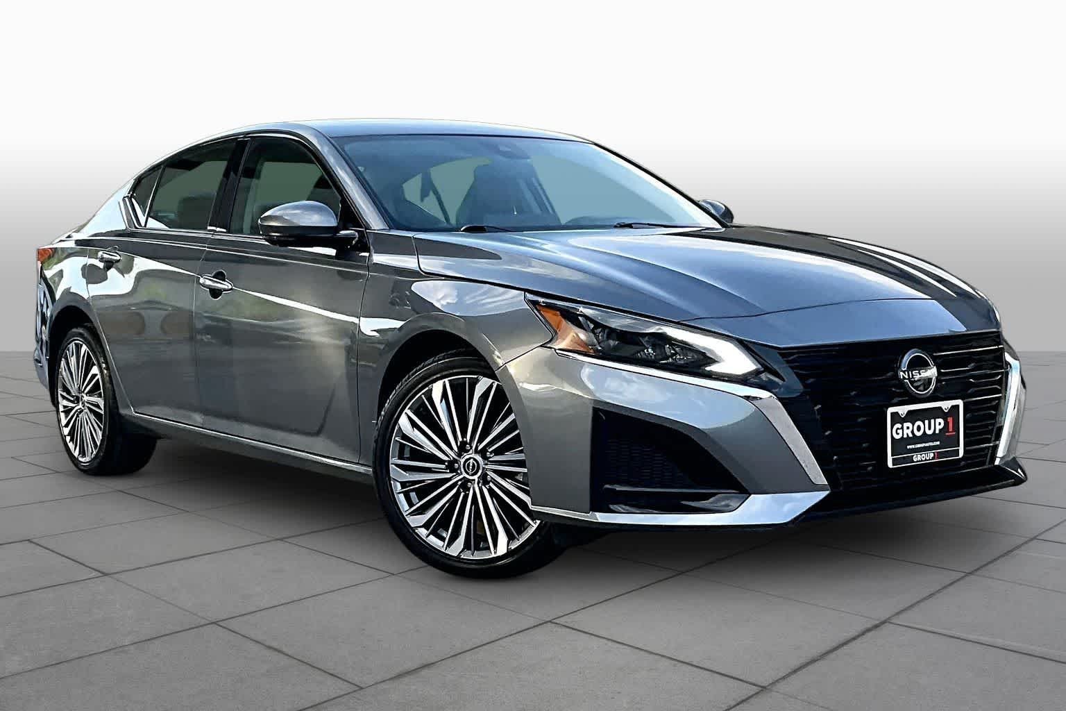 Used 2023 Gun Metallic Nissan 2.5 SL image 3