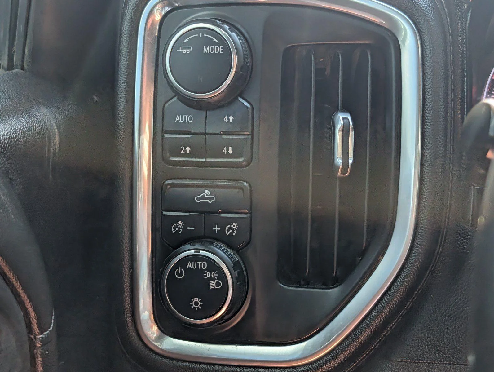 Used 2020 SUMMIT WHITE Chevrolet LT image 29