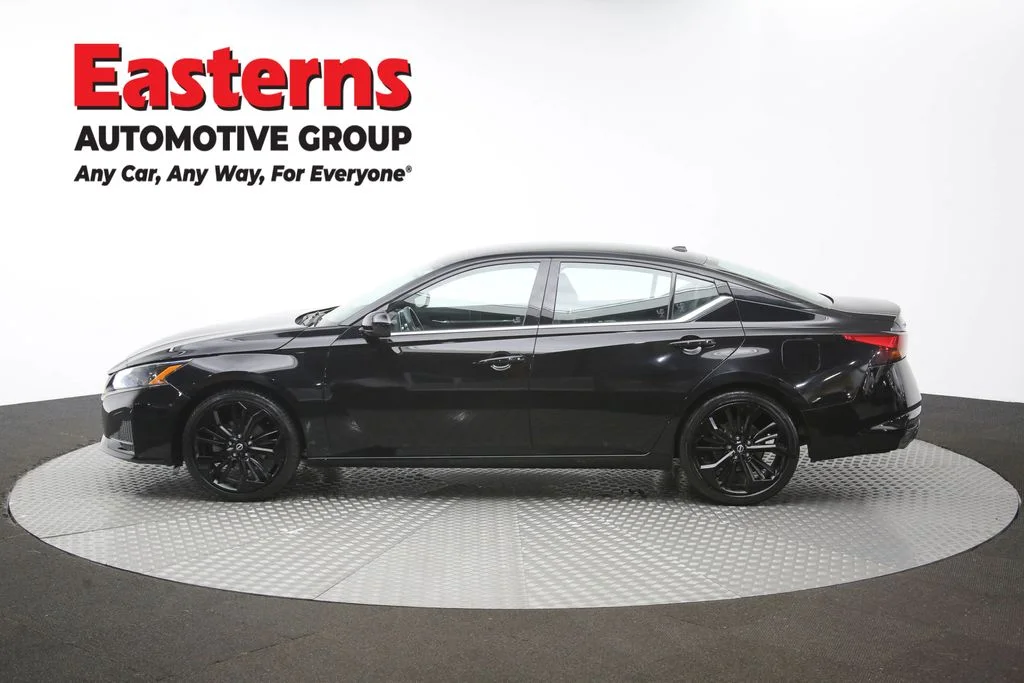 Used 2024 Black Nissan 2.5 SR image 61