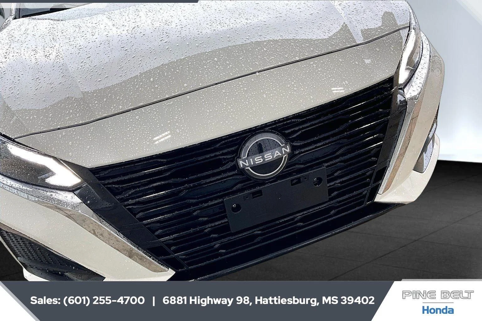 Used 2025 Glacier White Nissan SV image 21