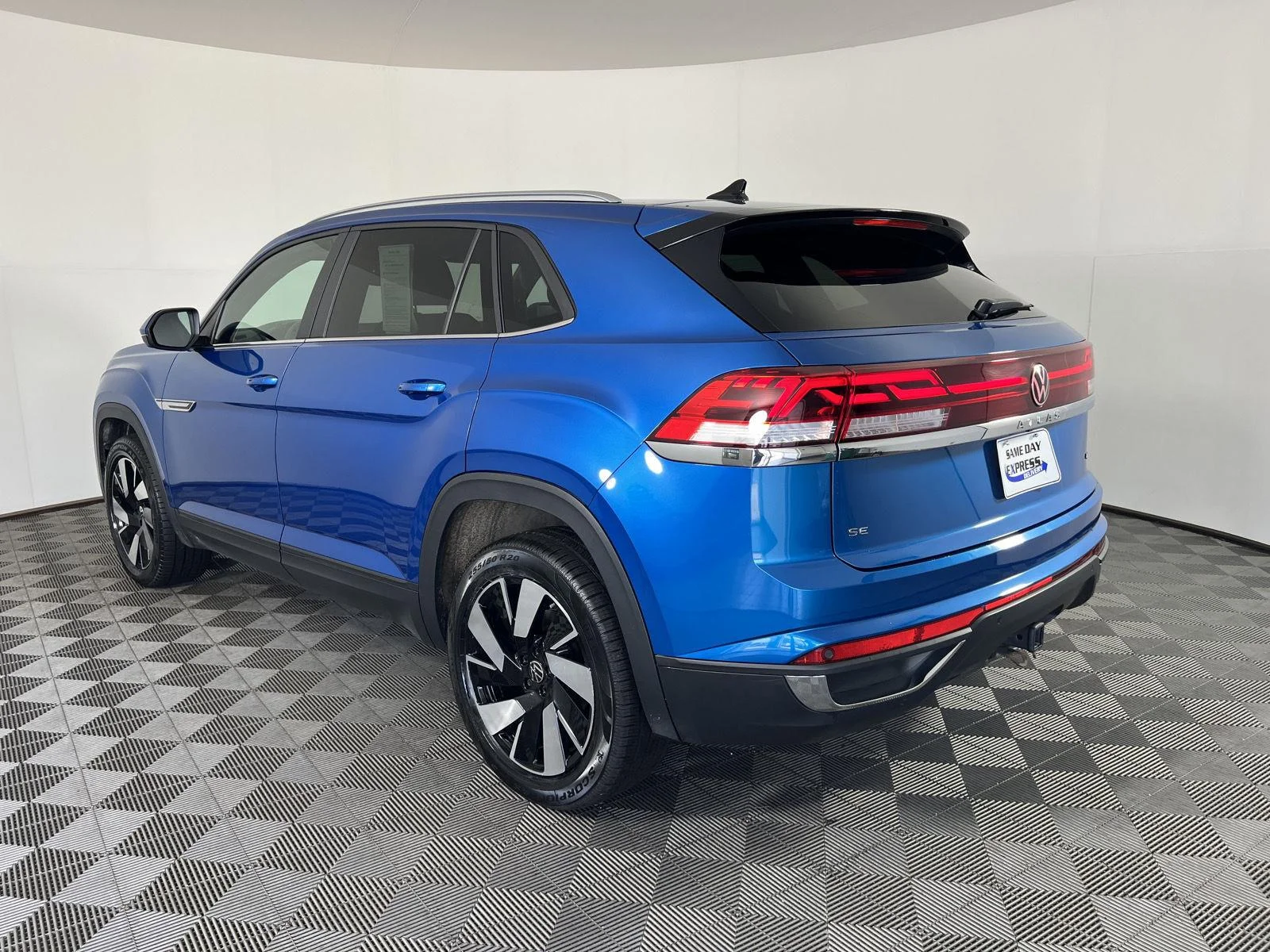 Used 2024  Volkswagen 2.0T SE w/Technology image 29