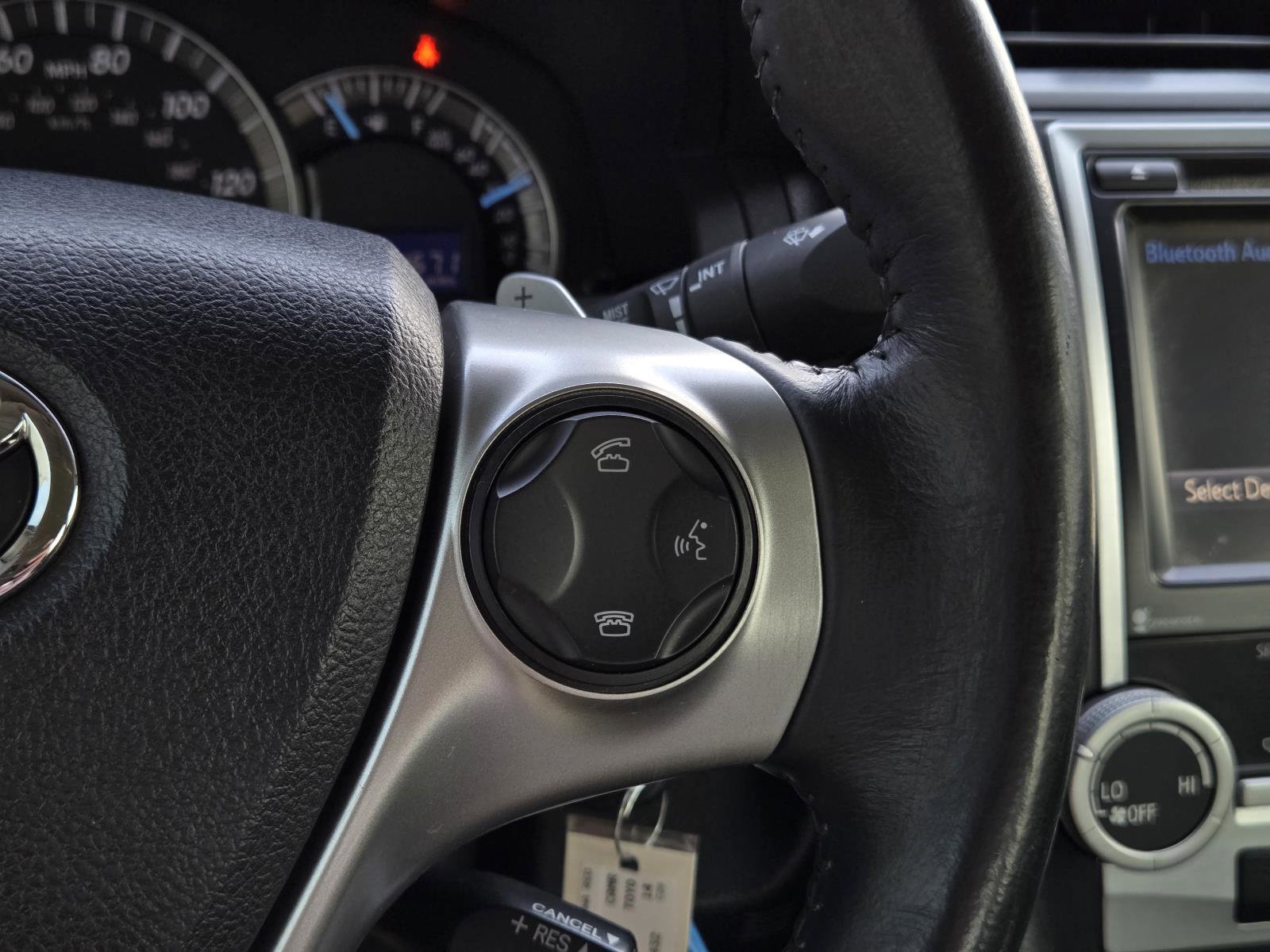 Used 2014 Barcelona Red Metallic Toyota SE image 16