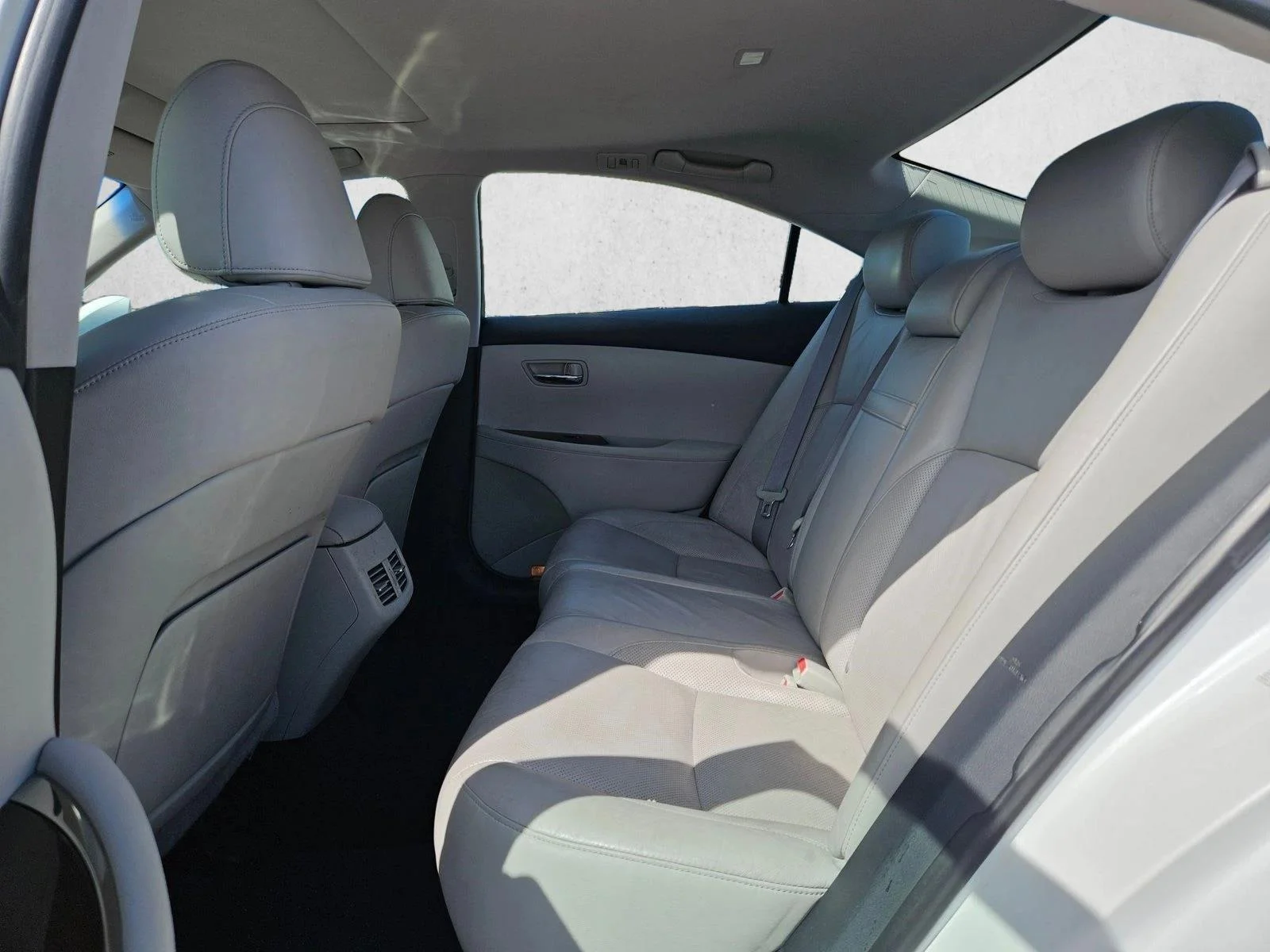 Used 2010 Starfire Pearl Lexus  image 18