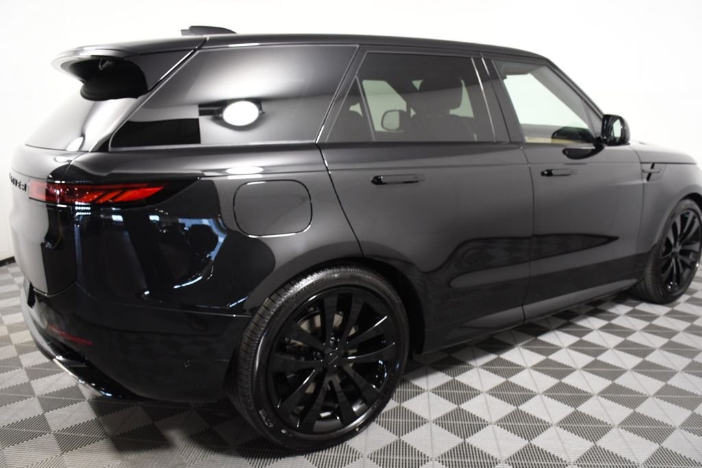 New 2026 Santorini Blk Land Rover Dynamic SE image 7