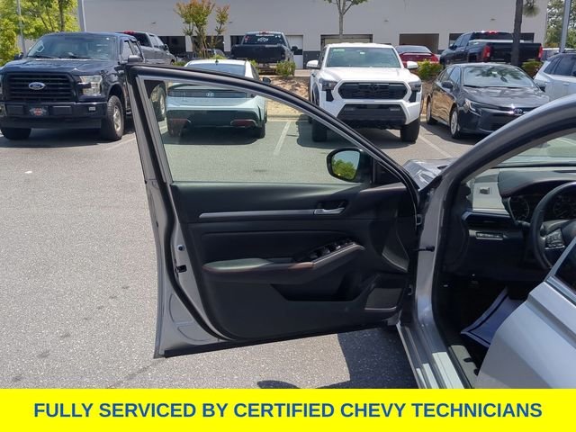 Used 2024 Silver Nissan 2.5 SR image 20