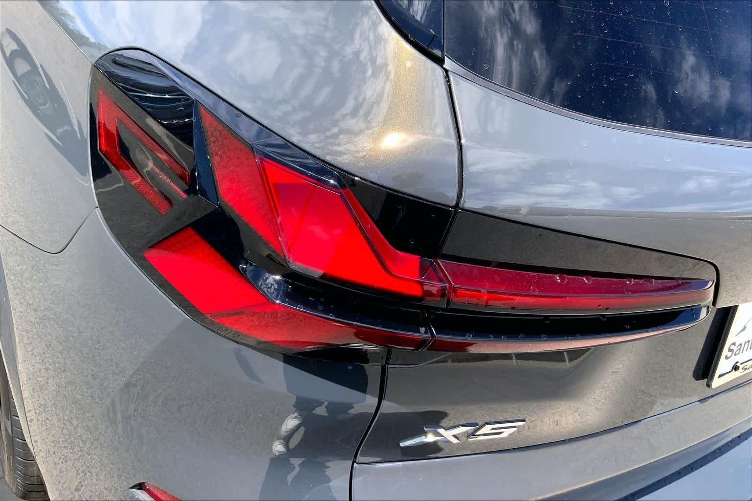 New 2026 Dravit Grey Metallic BMW xDrive40i image 14