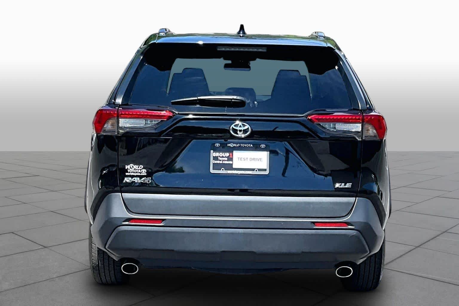 Used 2021 Midnight Black Metallic Toyota XLE image 5