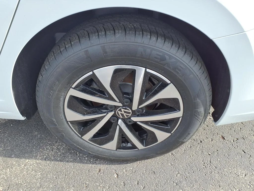New 2026 Pure White Volkswagen 1.5T S image 6