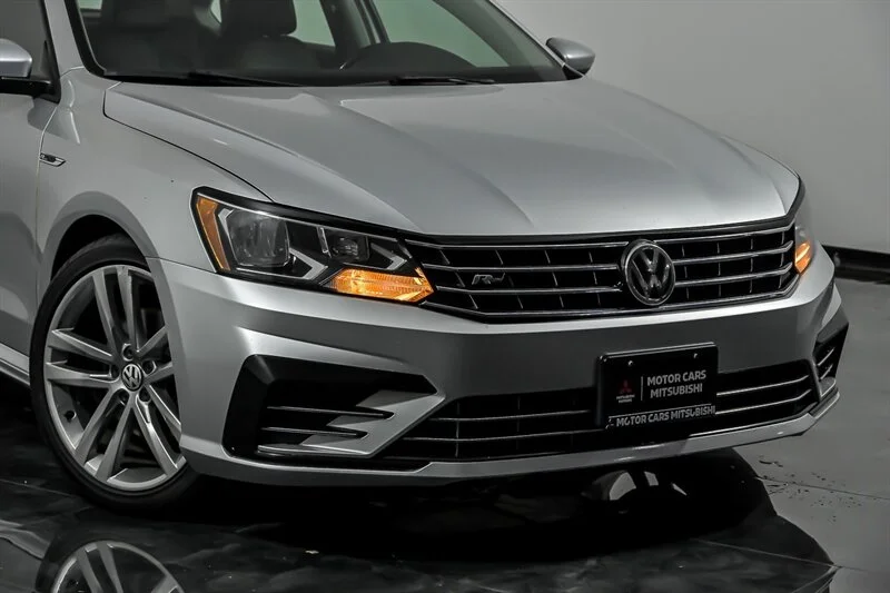 Used 2018 Volkswagen Passat S with VIN 1VWAA7A34JC028044 for sale in Aurora, IL