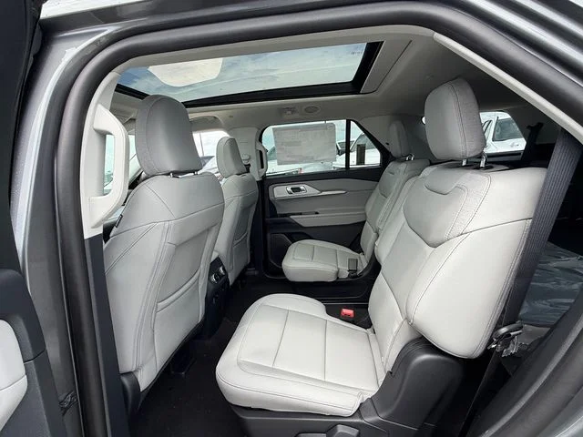 New 2026 Carbonized Gray Metallic Ford Active image 7