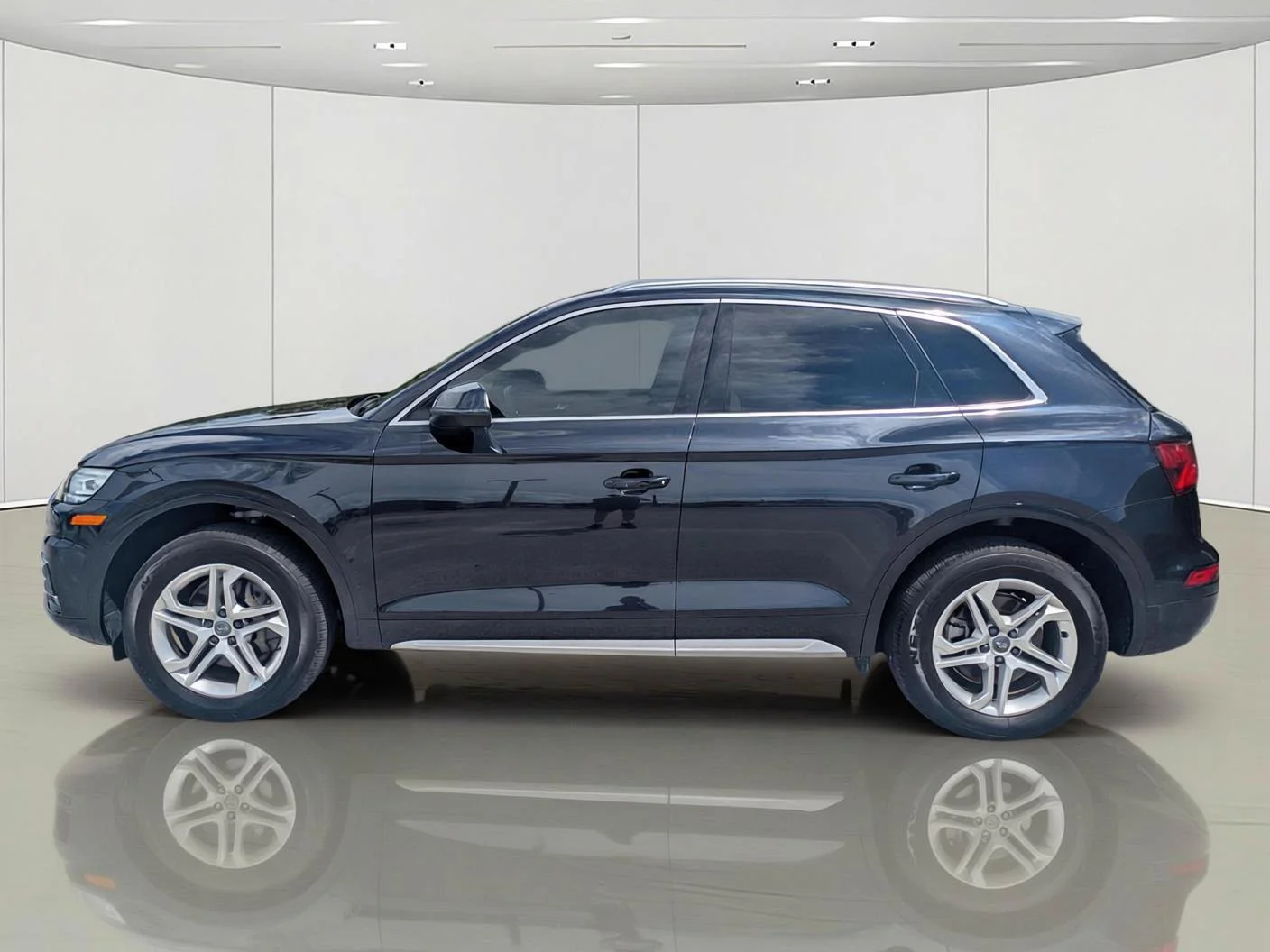 Used 2019 Moonlight Blue Metallic Audi Premium image 8