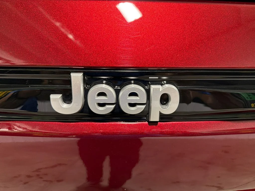 New 2026 Velvet Red Pearl-Coat Exterior Paint Jeep Limited image 8