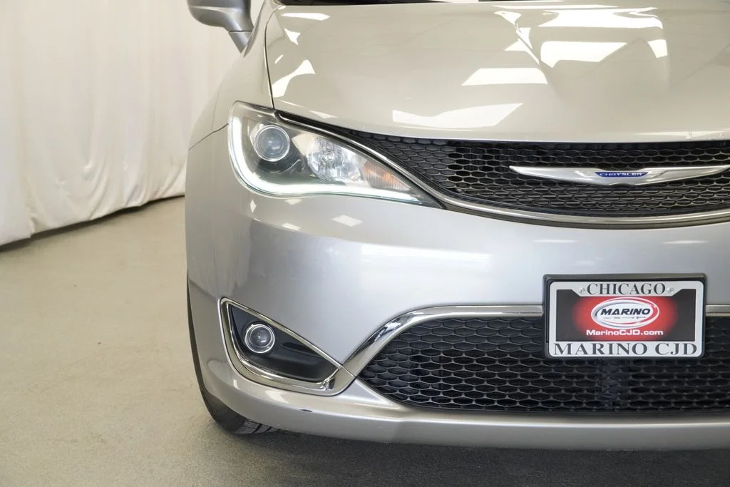 Used 2019 Silver Chrysler Touring Plus image 9
